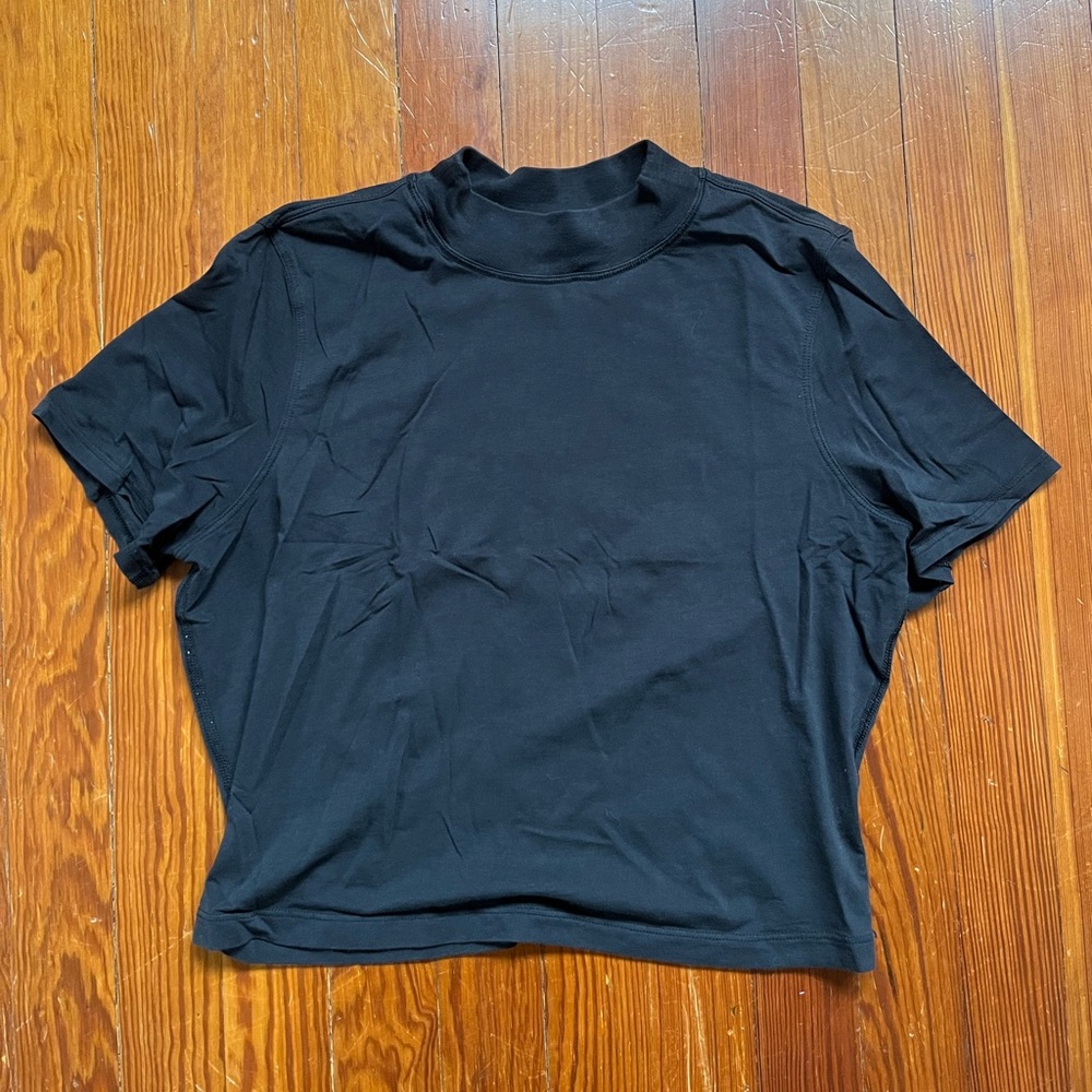 Black short sleeve cropped lululemon tee - 8